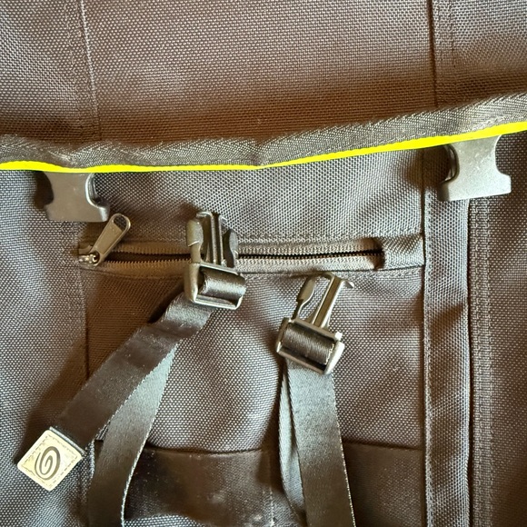 Timbuk2 Swig - Black Messenger Backpack - Picture 3 of 3
